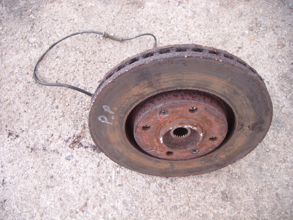 фото №1, Peugeot 207 1.4 vti поворотный кулак ступица правый перед