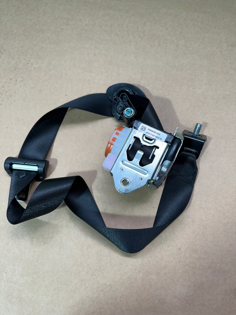 Ремінь правий перед, правий передній mercedes eqa w243, h243 Недорого