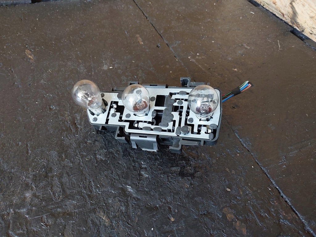 фото №4, Вкладиш лампи задньої правої audi a6 c5 sedan