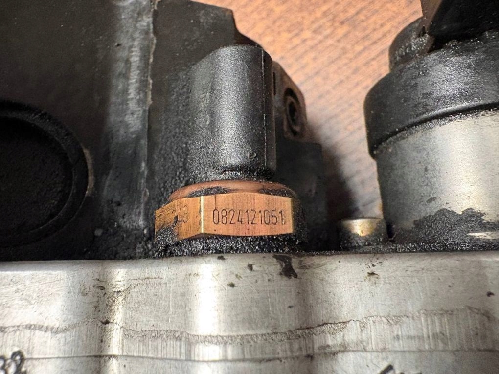 Купити Насос упорскування mercedes-benz vito viano w639 6460700101