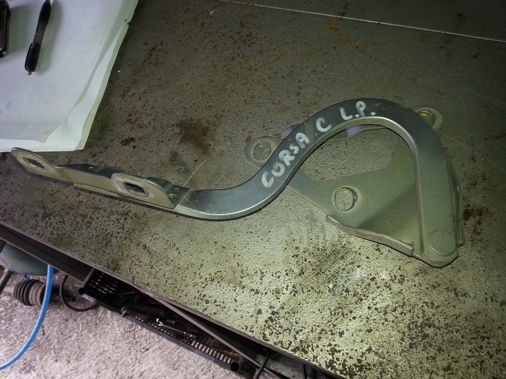 фото №1, Opel corsa c - петля капот левый z163