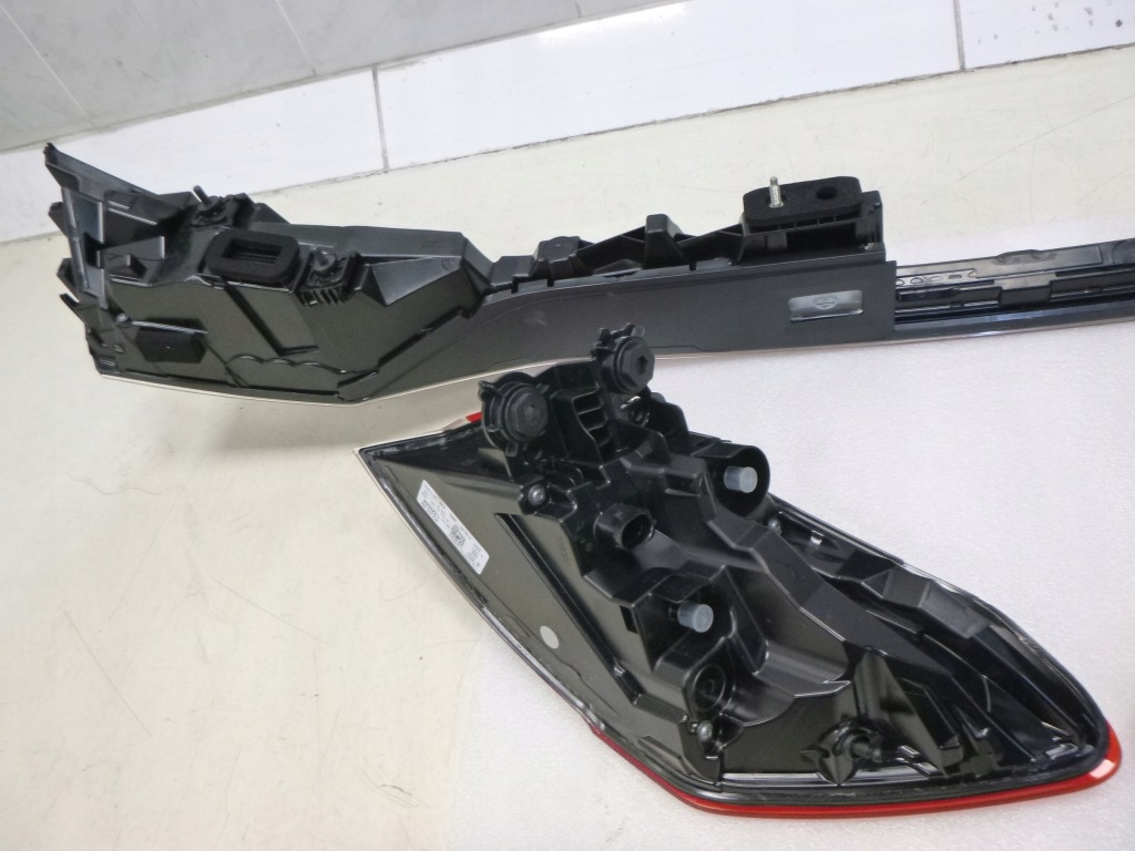 фото №9, Audi q4 e-tron комплект лампа лампа правая левая накладка задняя задняя low новый kpl