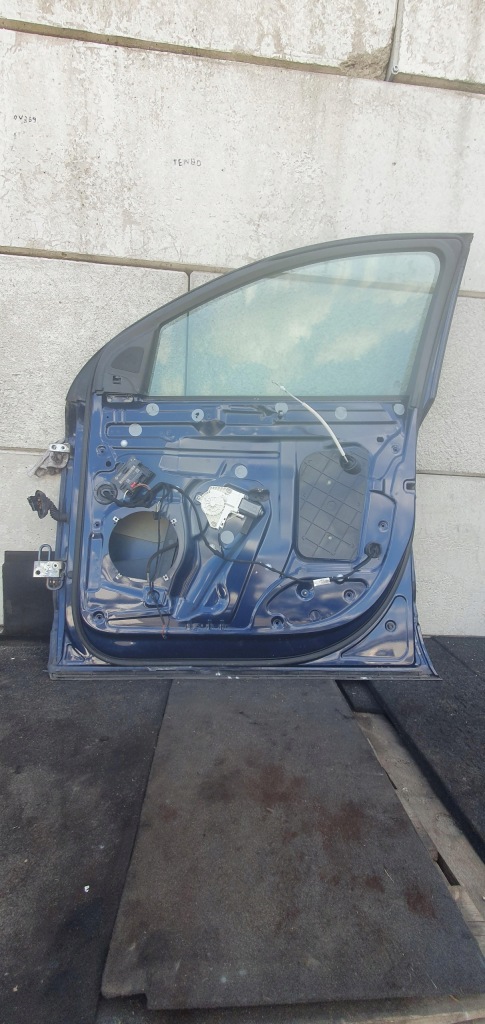 Двері праві перед audi q7 4l lak.lz5c Ціна