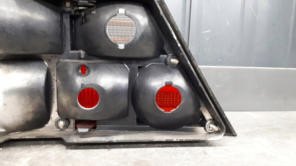 Лампа правый задний  mercedes w124 sedan Киев