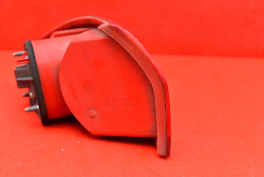 фото №6, Лампа правая задняя задняя 46556347 alfa romeo 147 5d 00-04