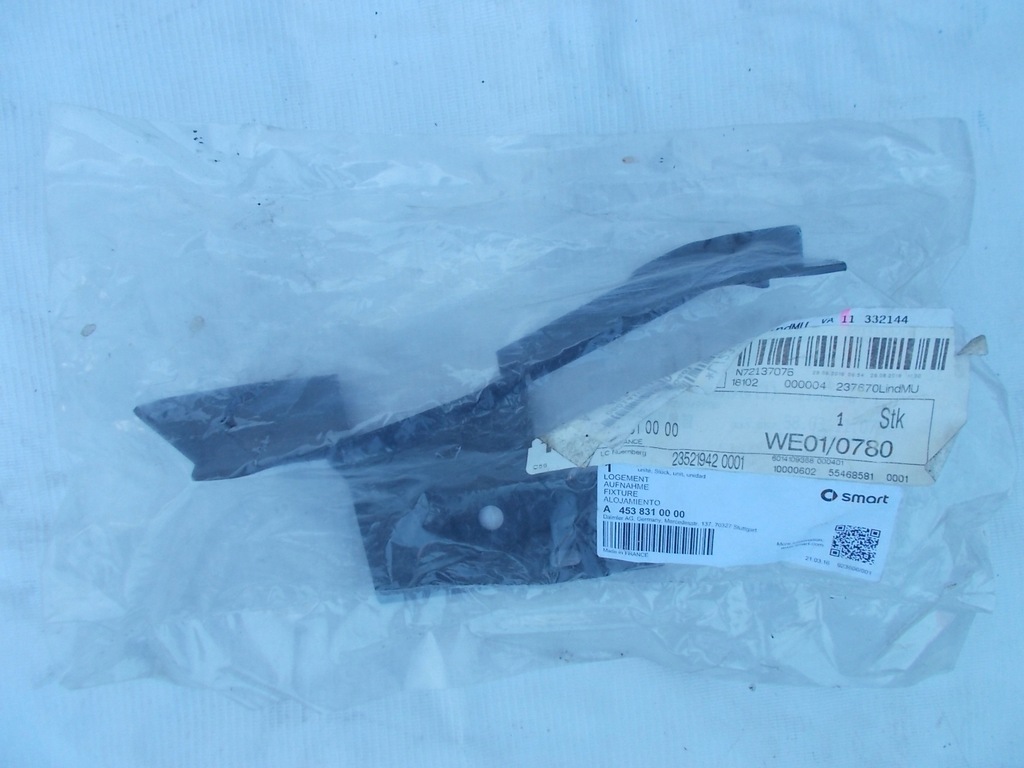 фото №1, Mercedes smart 453 forfour направляющая бампера левый