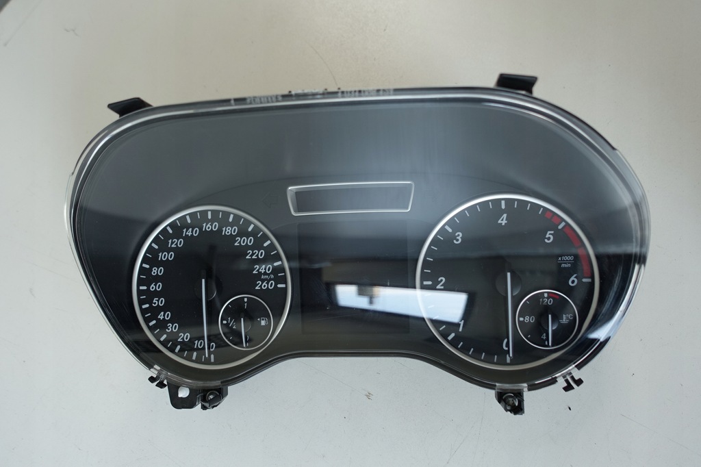 фото №1, Mercedes b klasa w 246 счетчик приборы