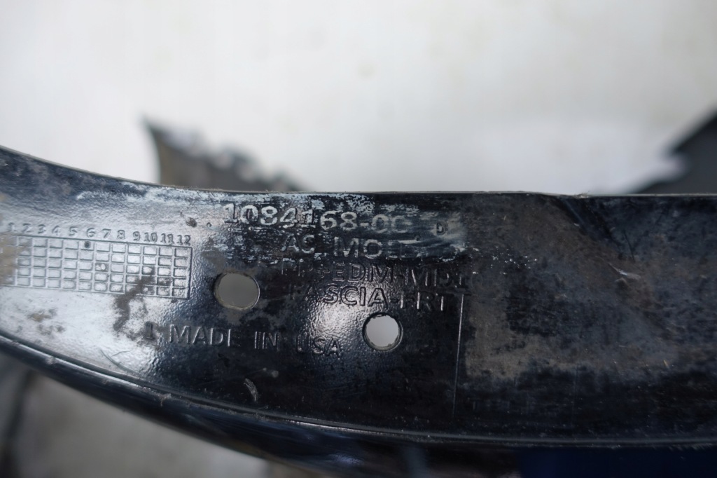 Tesla model 3 бампер перед передний 2017- 1084168-00-d Доставка