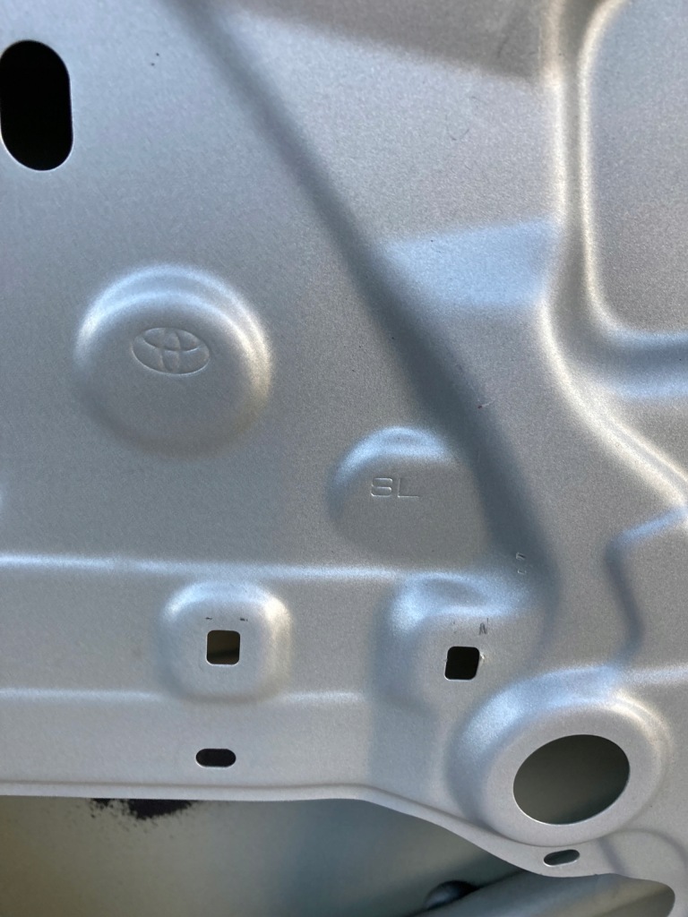 Дверь левое задняя левое  задняя toyota yaris 3 3 рестайлинг Доставка