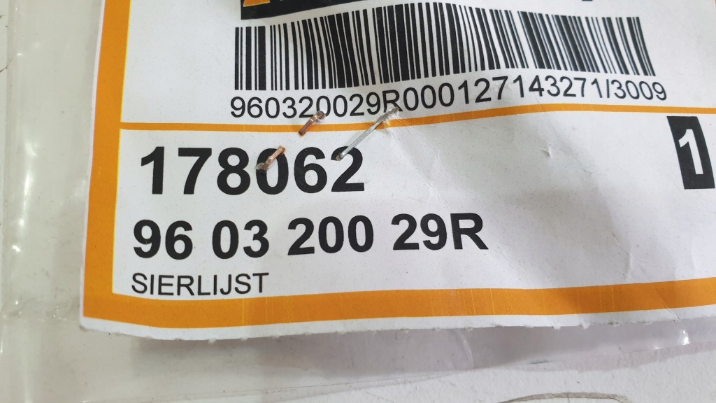 фото №7, Молдинг крышки спойлер renault clio v 960320029r