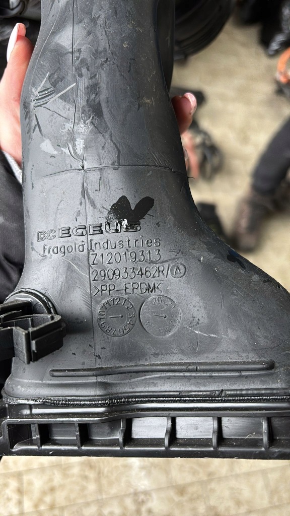 Труба воздухозаборник воздуха renault kangoo iv 290933462r Оригинал