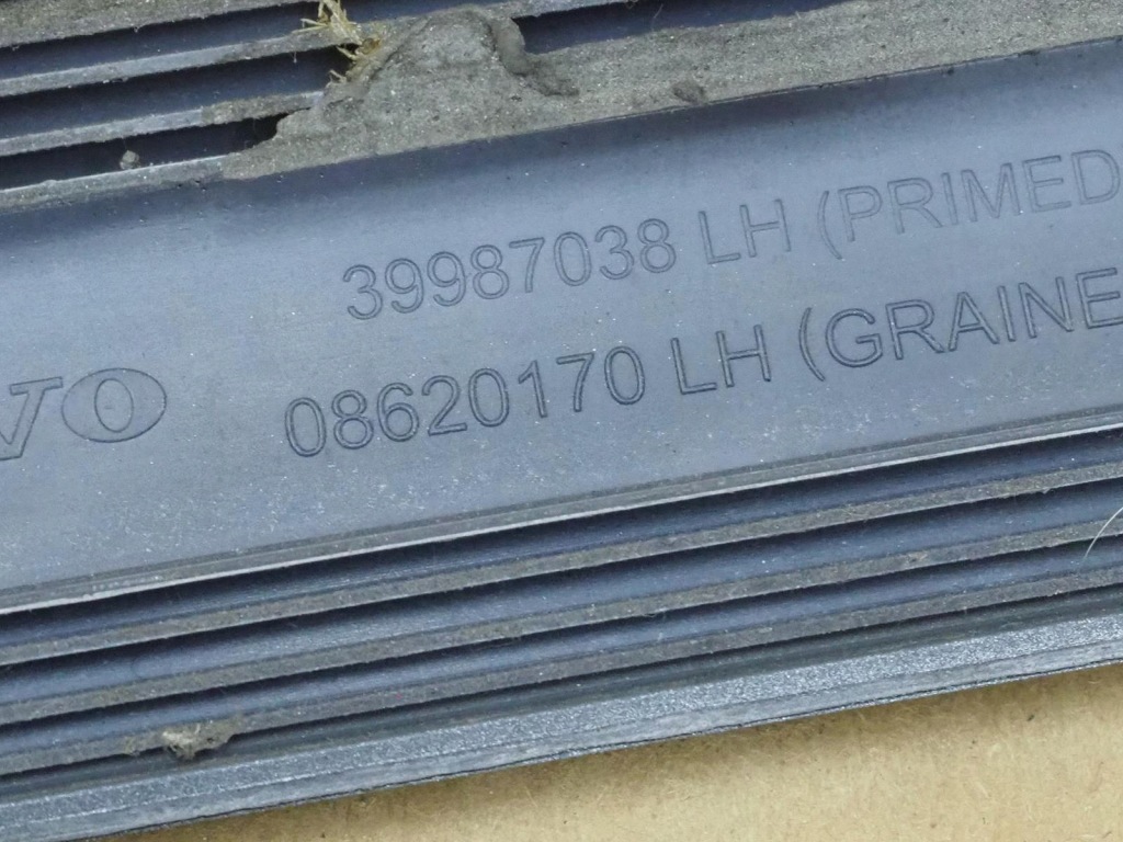 Молдинг двері лівий задній 39987038 volvo v50 1 07-12r Недорого