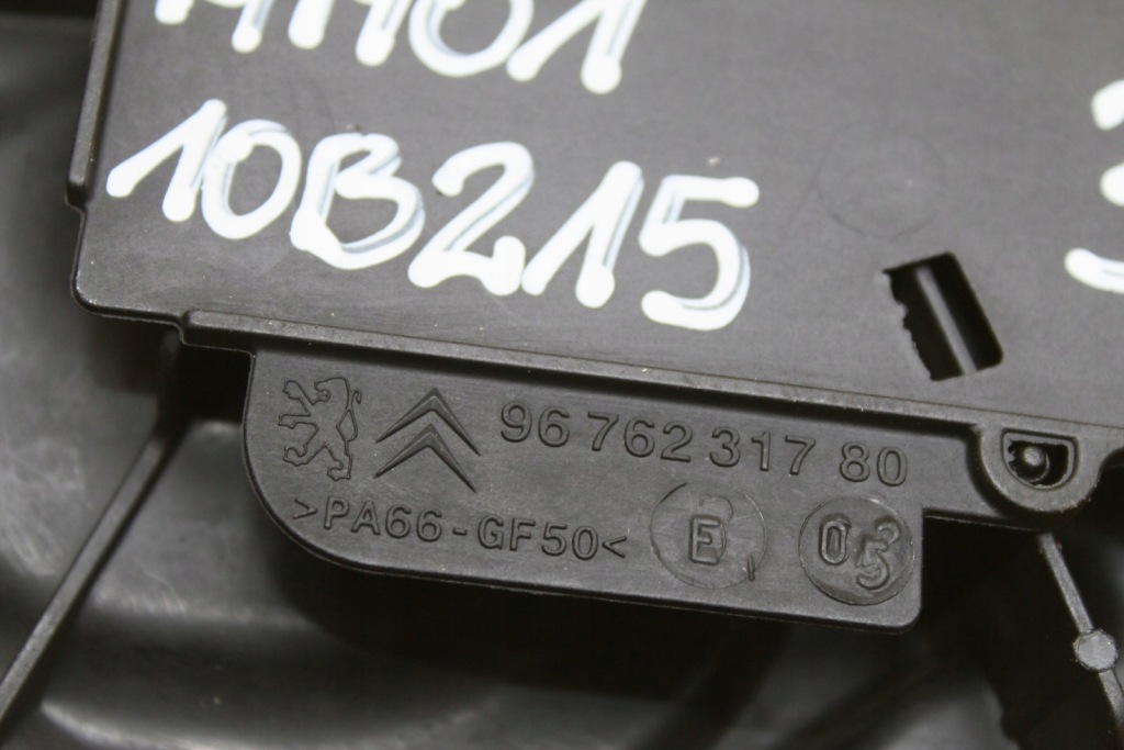 Заглушка распределительного вала peugeot 208 1.2 vti 9676231780 с Разборки