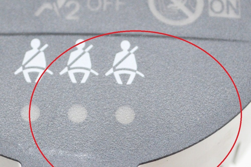 фото №6, Toyota yaris xp130 1.5 hybrid 54kw указатель предупредительный кнопка 83950-0d