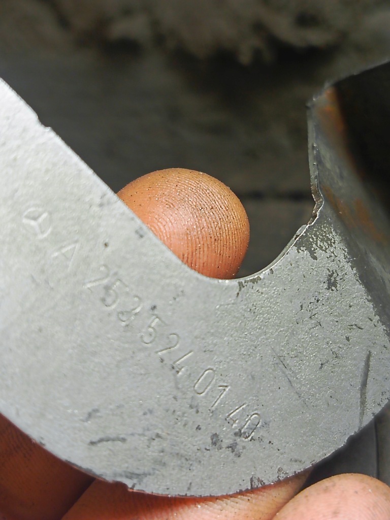 фото №5, Mercedes glc x253 кронштейн нижній захист двигуна правий оригінальний номер