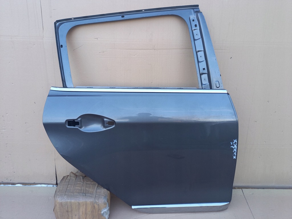 фото №1, Peugeot 2008 i 13r- дверь задние правое задняя молдинг хром