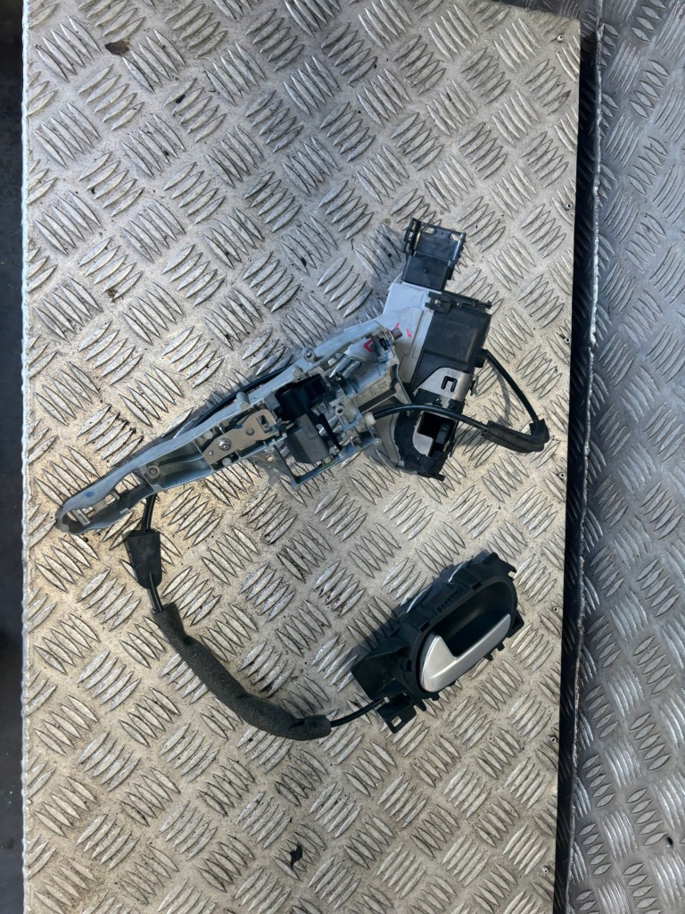 Купить Замок левый задний  дверь citroen c5 iii