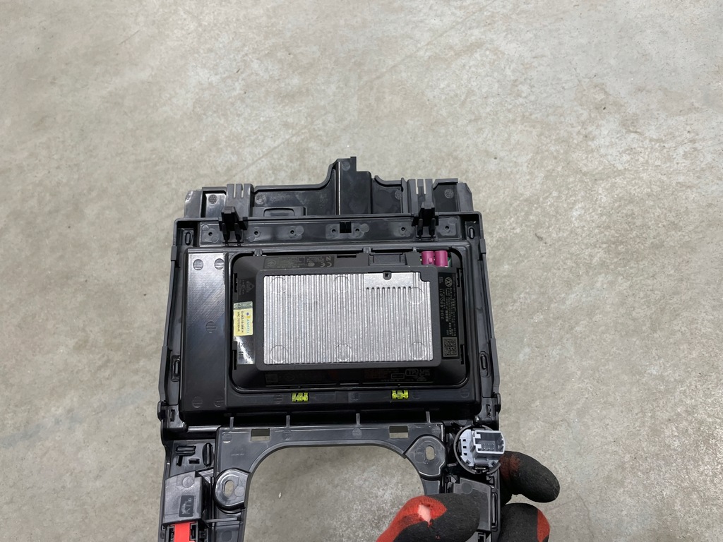 фото №7, Рамка dekor защита туннель зарядное устройство индукционная vw arteon оригинал piano