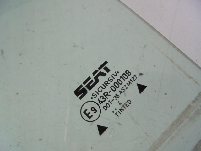 фото №3, Скло двері лівий задня seat toledo i 94 r