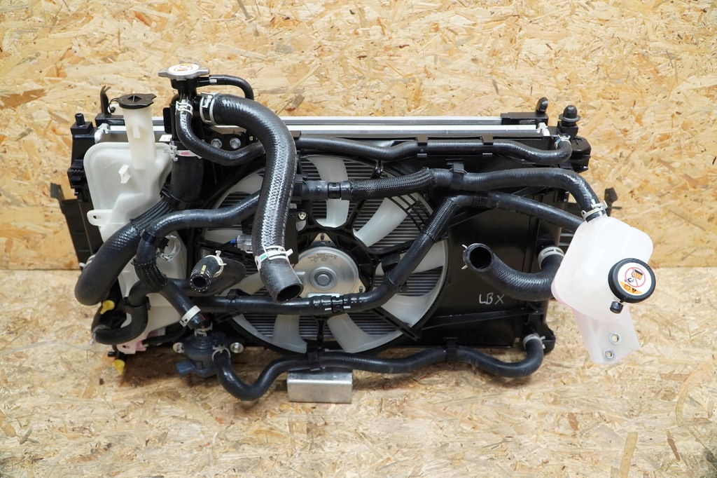 фото №6, Радіатор радіатор вентилятор 422136-7682 lexus lbx nowe 0km 24r оригінал