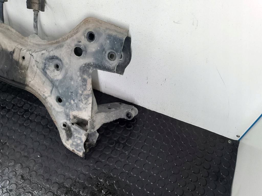 Підрамник, поперечина перед skoda citigo 1.0 12v хетчбек Недорого