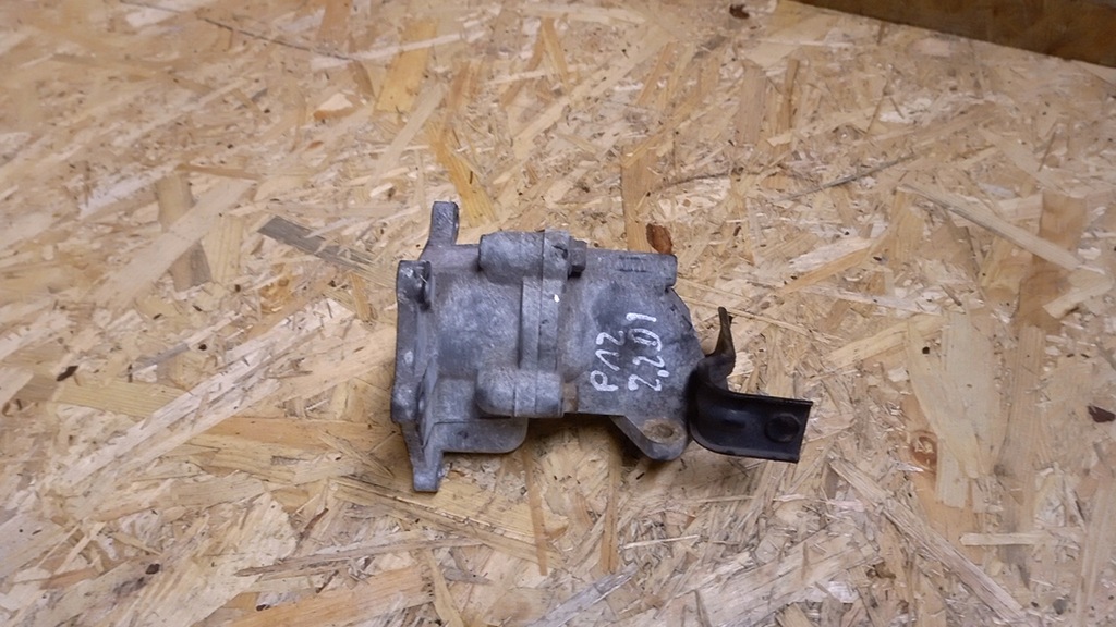 фото №1, Nissan primera p 12 2.2 di корпус термостата