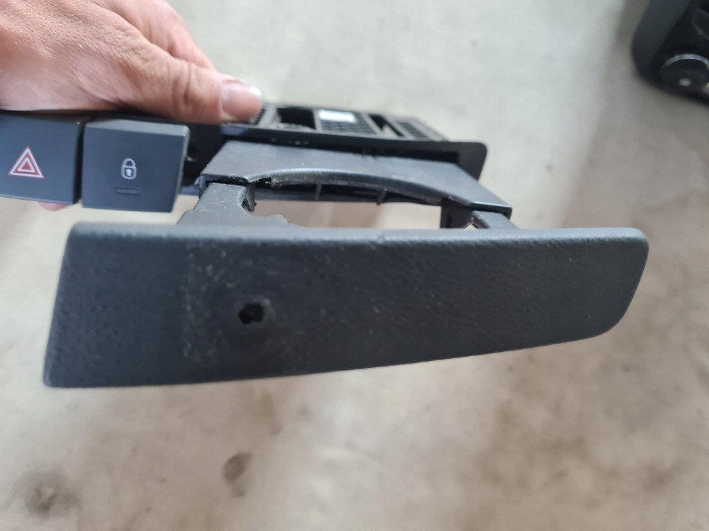 фото №4, Кронштейн na кружки подстаканник peugeot 508