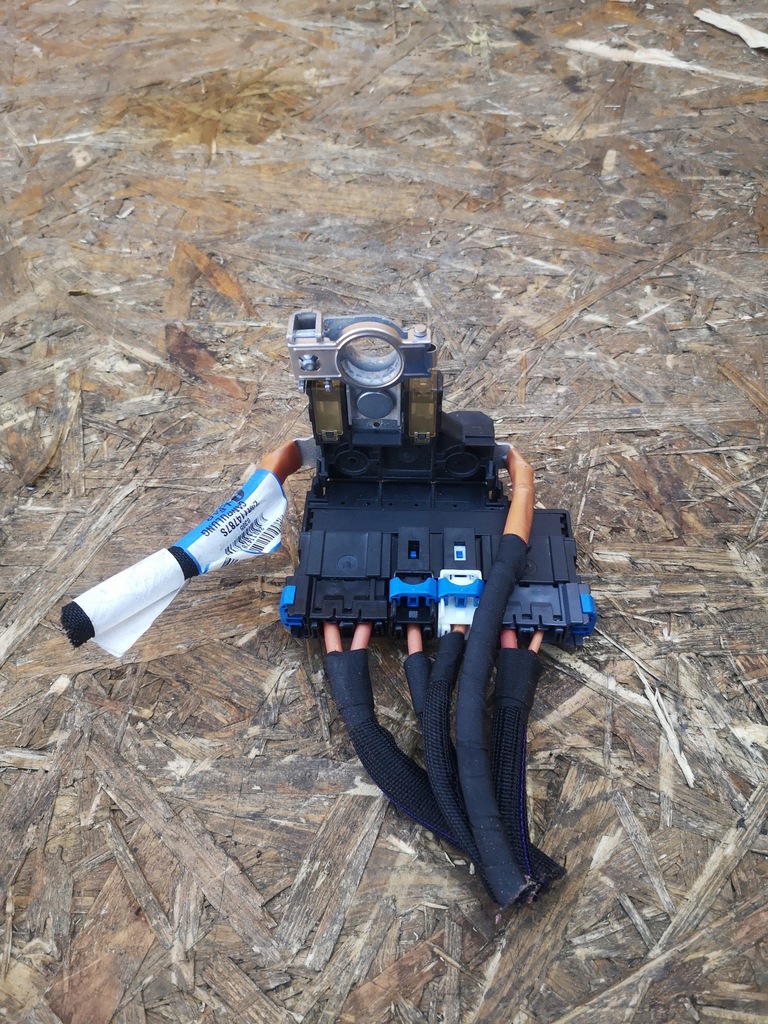 фото №2, Renault clio v клема запобіжник