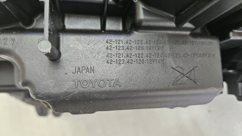 фото №14, Лампа правая перед линза toyota bz4x ea10 2022-