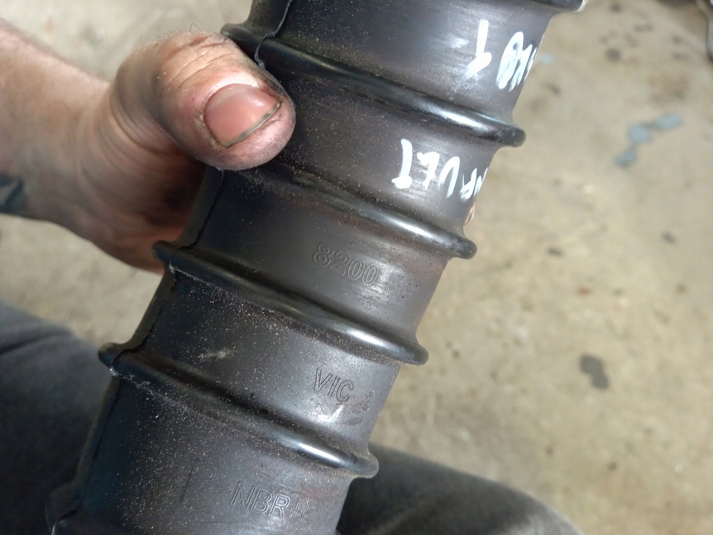 фото №9, Master movano труба шланг повітря вентиляція картера 3911171919 8200045745 8200887497