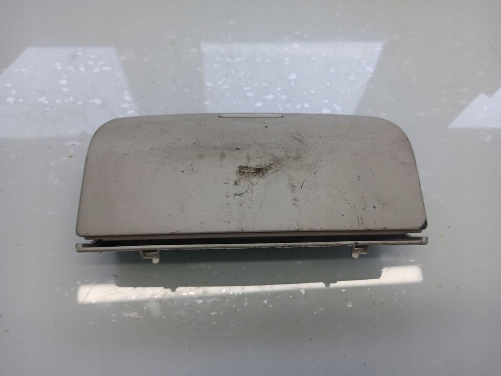 фото №7, Volkswagen passat b6 2006 бардачок na накладки на фари