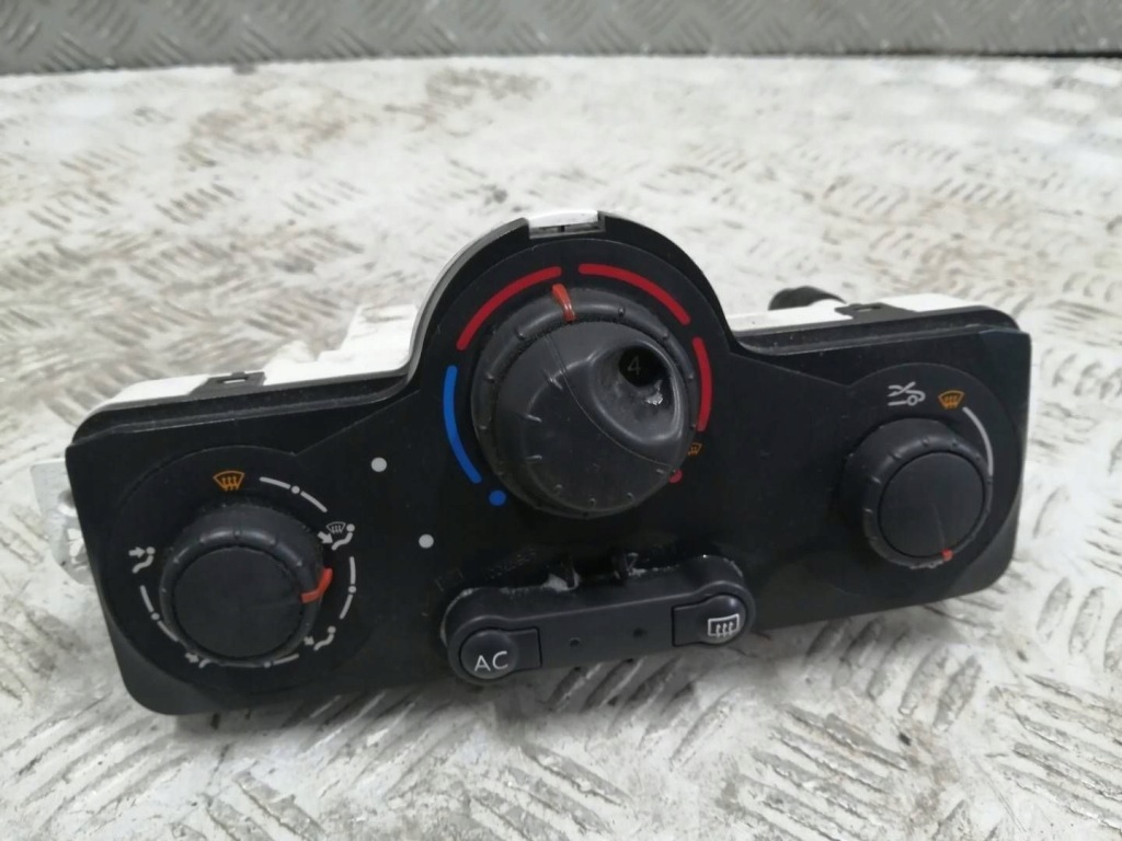 фото №1, Renault clio iii 2010 панель кондиционера