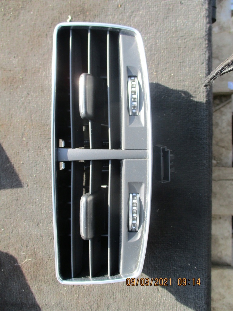 фото №1, Решітка обдув audi a84h0819203a