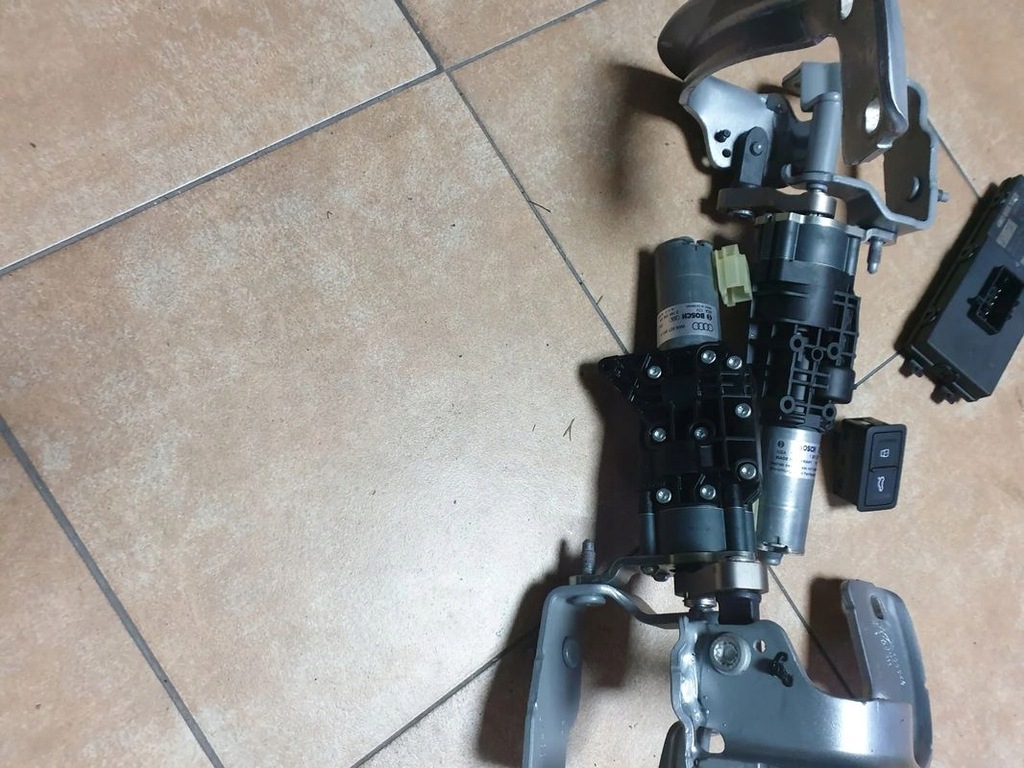 фото №4, Audi a4 b9 крышки доводчик 8w9827299b 4m0959107b