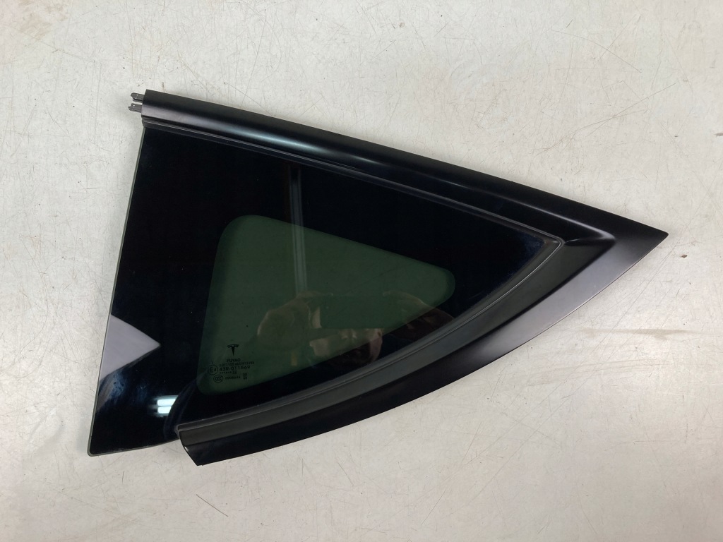 Купить Стекло кузовная левая tesla y 1600808