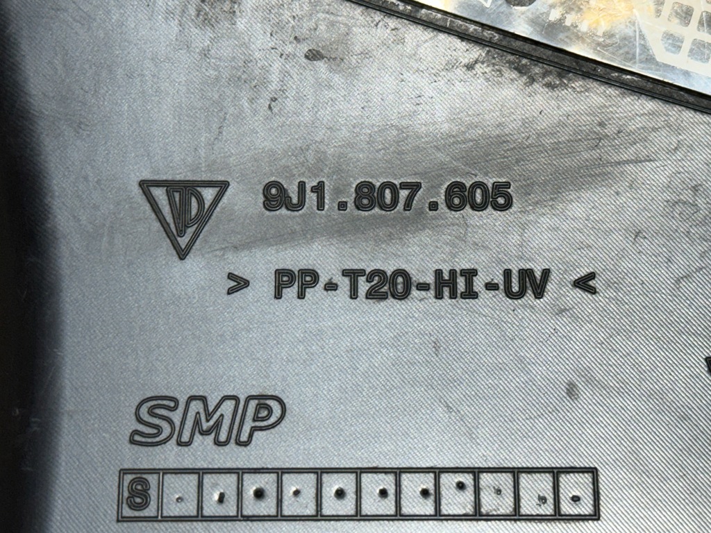 фото №9, Porsche taycan решётка бампера направляющая левая 9j1807605 971035510e антенна