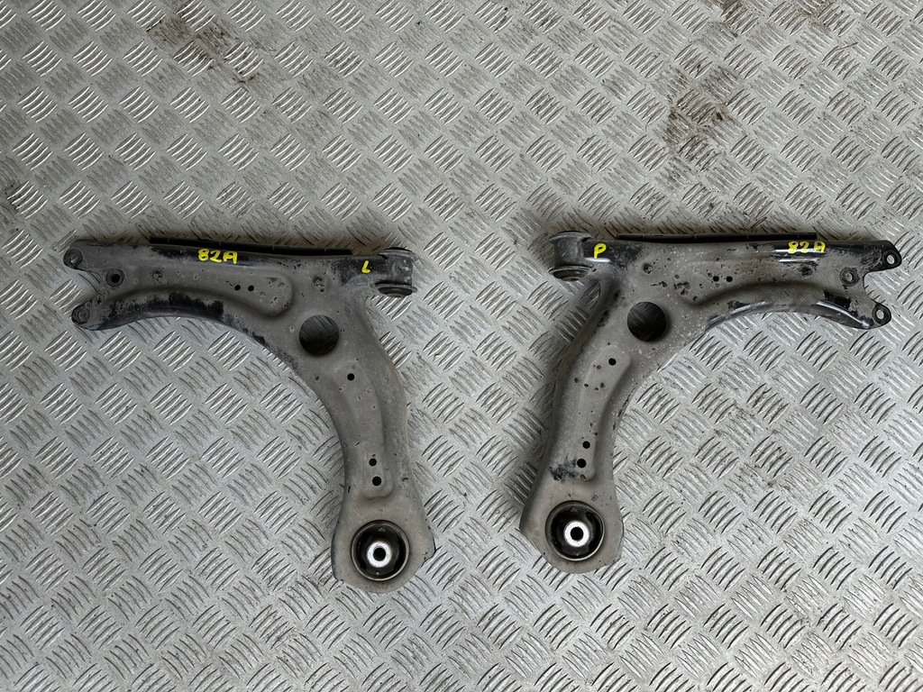 фото №1, Важіль лівий правий audi a1 82a 1.0 tsi