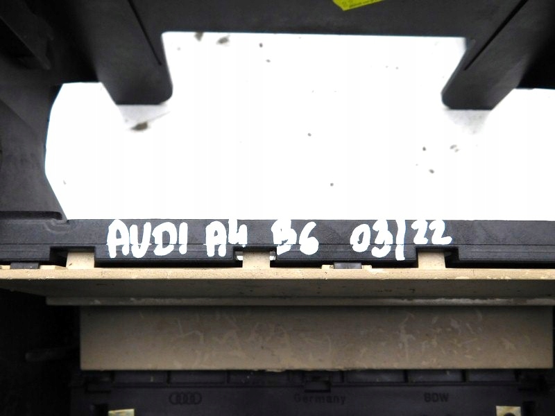 фото №8, 03/22 audi a4 b6 рамка каркас радио консоли
