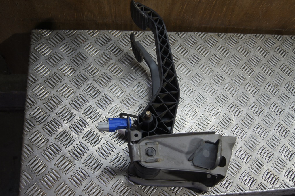 фото №9, Педаль тормоза сцепления duster 8200874852