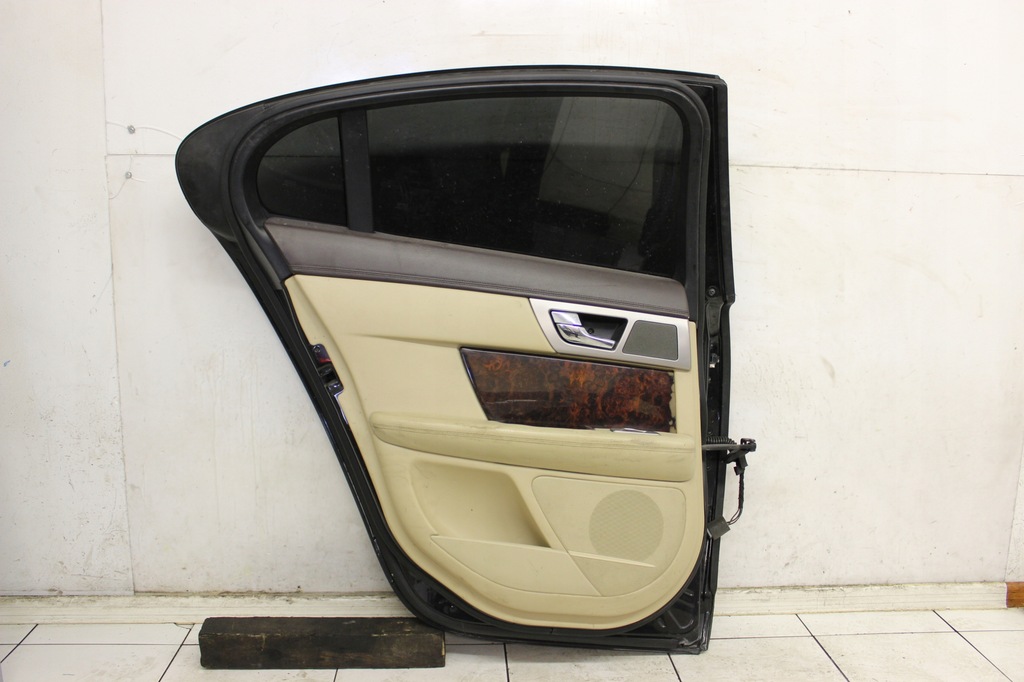 фото №7, Дверь левая левый задняя jaguar xf sedan 2007- чёрные