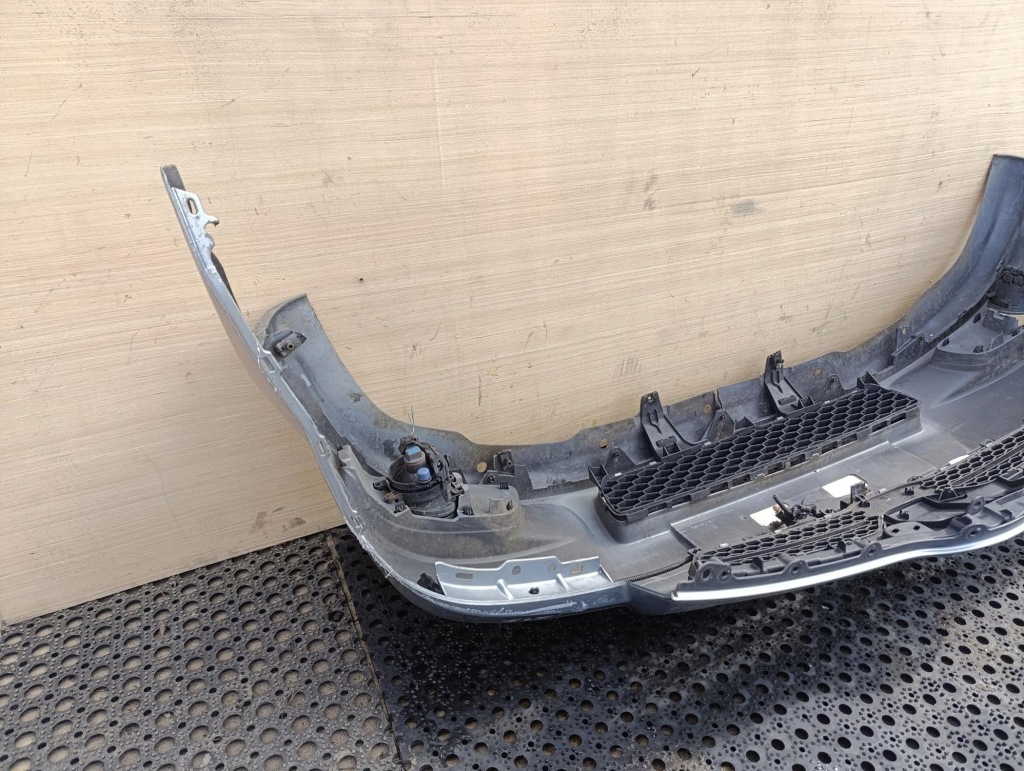 Toyota corolla verso 2 рестайлінг  бампер перед протитуманна фара pdc 1f8 Оригінал