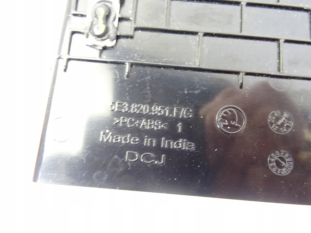 фото №10, 5e3820951f skoda octavia iv 4 kombi решётка обдув средняя панели консоли