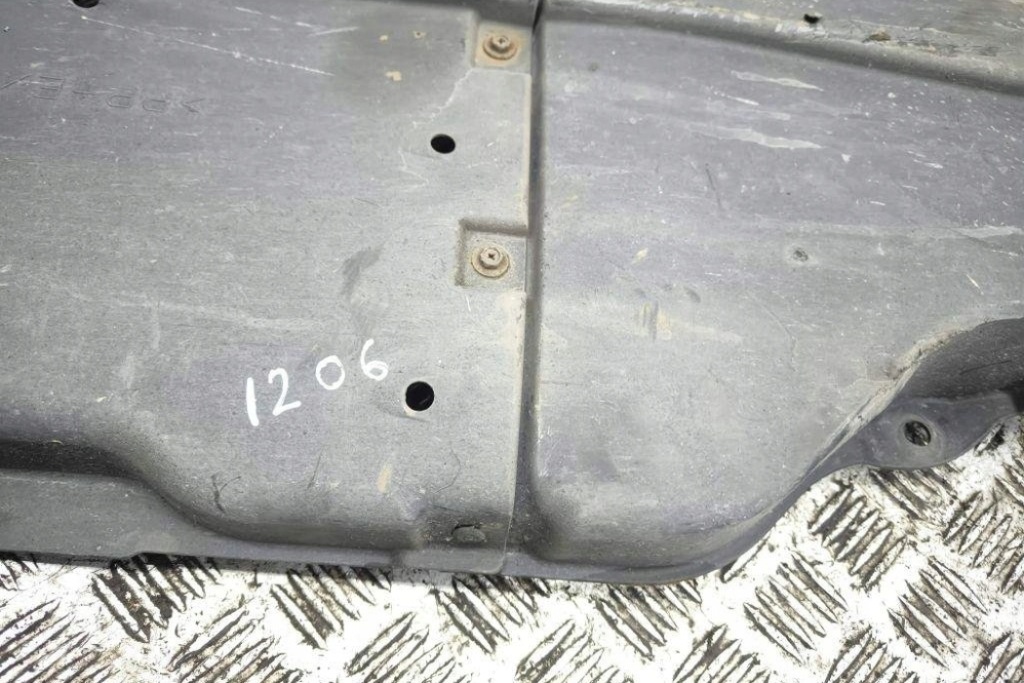 Правая накладка подвеска lexus is 3 _e3_ 5840153070 2.5l 2015 в Украине