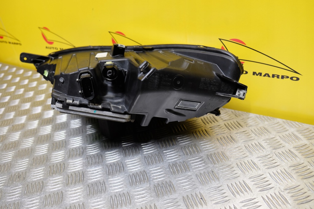 Tesla model s рестайлинг  2016- фара фара full led правый  америка Цена