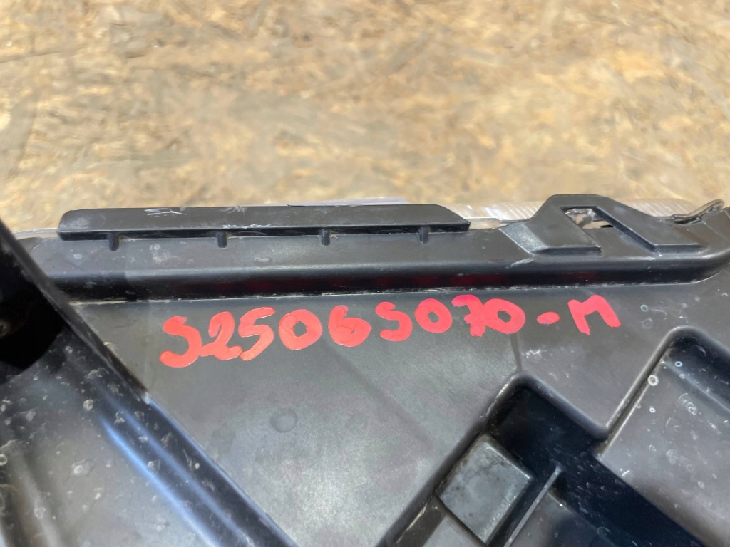 Suzuki vitara 3 3 ly рестайлинг  24- фара левая перед передняя full led Киев