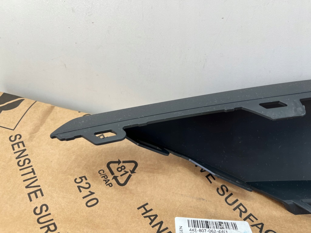 Купить Audi e-tron 4ke спойлер накладка-спойлер бампера передняя правая !nowa! 4ke807062