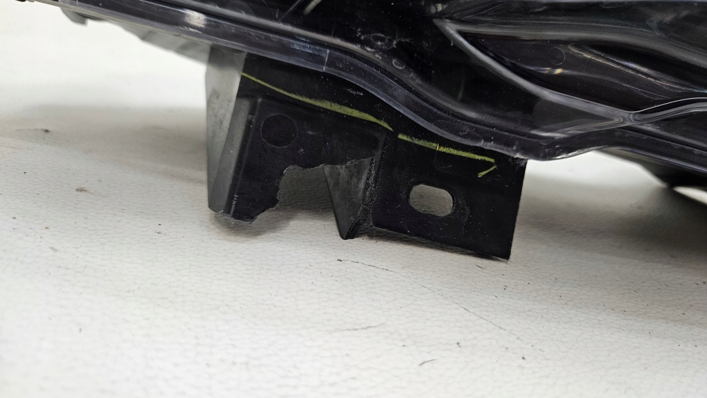 Протитуманна фара led правий tesla model 3 1077396-00-d Недорого