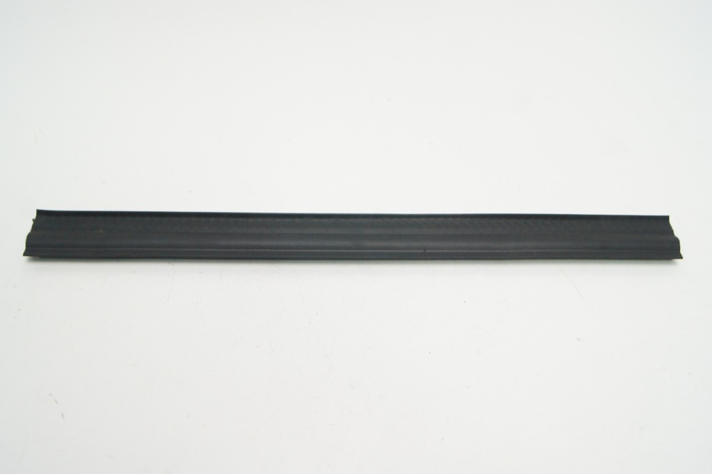 фото №1, Audi a5 8t fl прокладка поперечина передній 8k0121331k