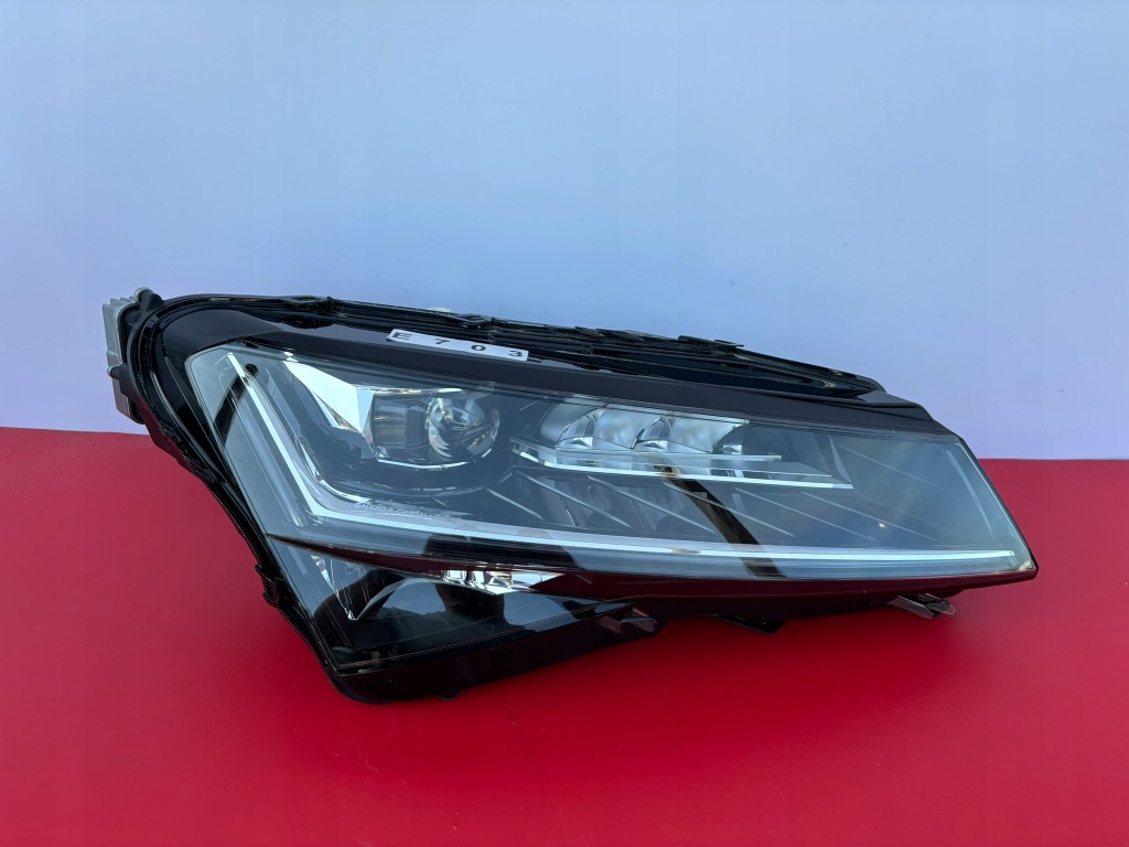 фото №1, Skoda superb 3 iii lift 19-22 rok права лампа перед full led комплектна e703