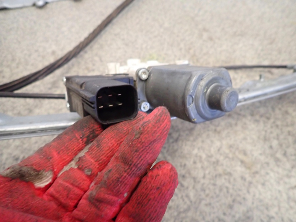 фото №3, Mitsubishi colt 3d 04- подъемник правый 6 pin